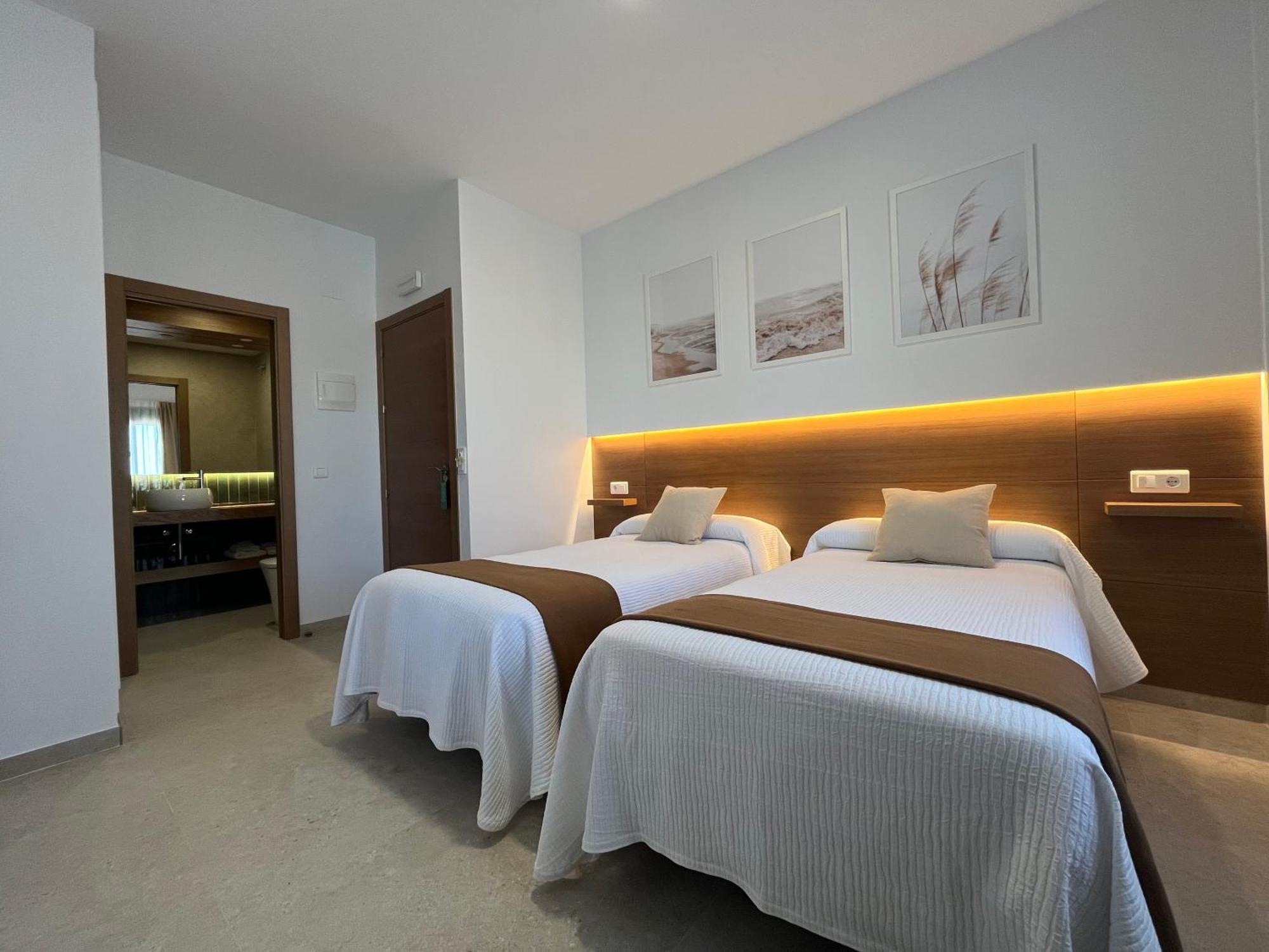 Hostal Parador De Los Llanos Torreorgaz 외부 사진